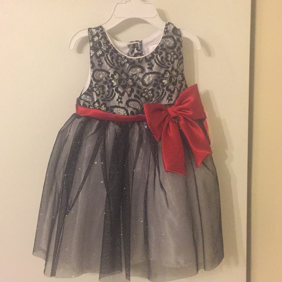 Beautiful dress - Picture 2 of 3